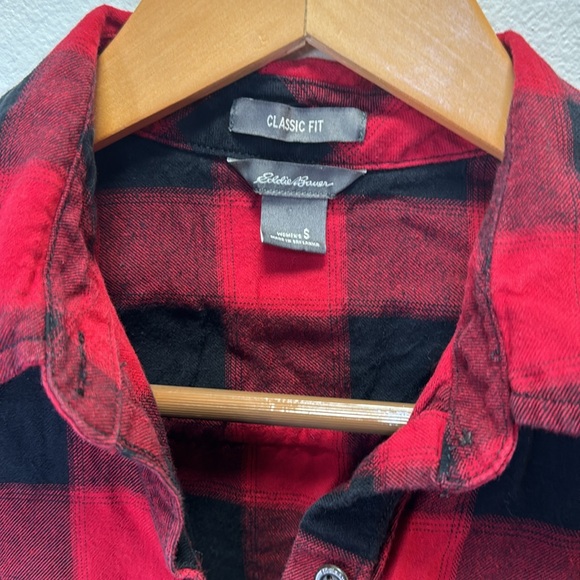 Eddie Bauer classic fit flannel red and black size S - Picture 2 of 3